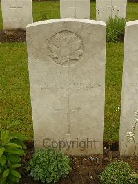 Etaples Military Cemetery - Matthews, Thomas William